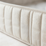 Faixa lateral perimetral com tampo em tecido Jacquard Natural de Algodão e Linho.